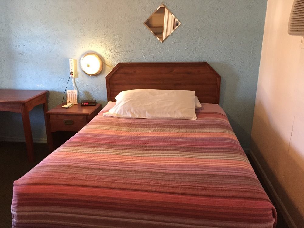 Cooper Motel Tuscola Екстер'єр фото